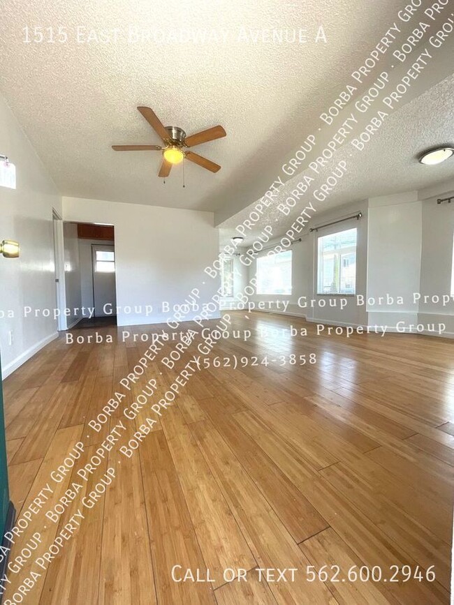 Building Photo - ***STUNNING 1 BEDROOM/1BATH APARTMENT WITH...