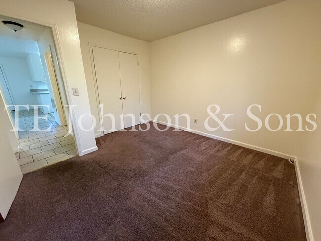 Building Photo - All-Inclusive Living in a Prime Winston-Sa...