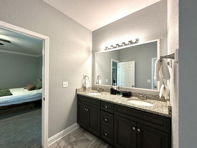 Building Photo - 113 Tranquility Dr