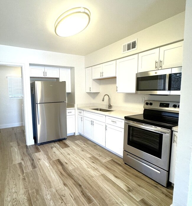 Primary Photo - 738 W Pepper Pl