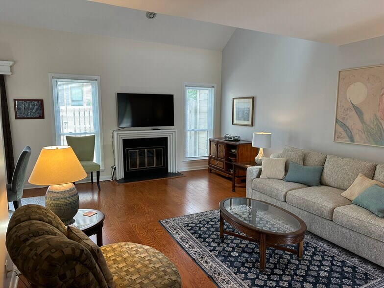 Primary Photo - 616 Barlin Dr