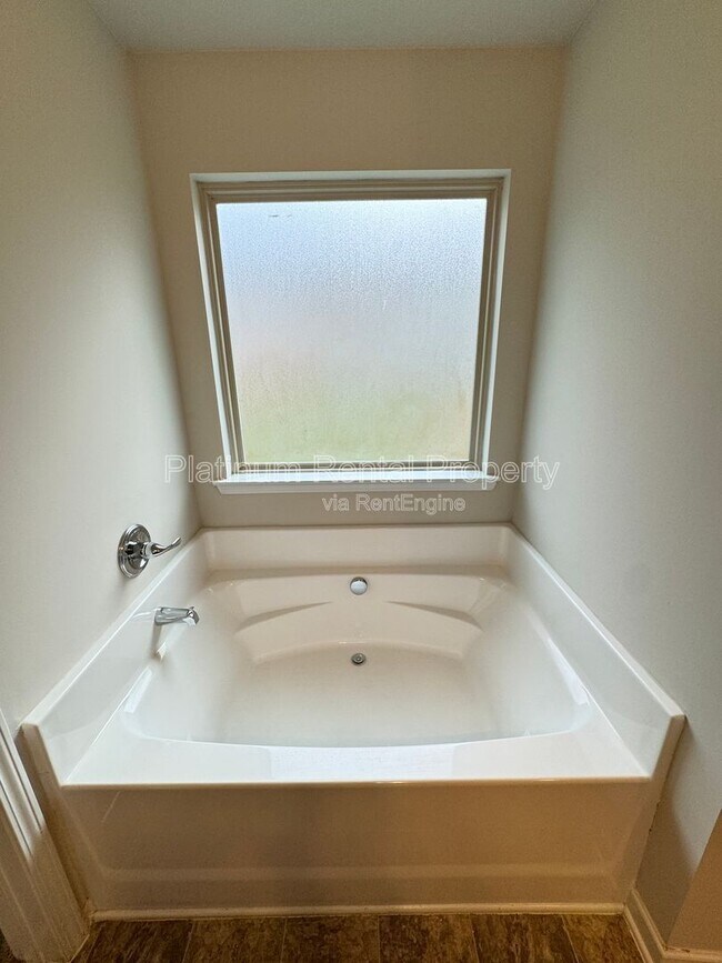 Building Photo - 5745 Woodside Crossing