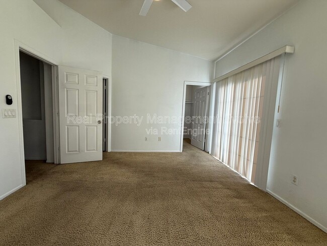 Building Photo - 1702 E Bell Rd