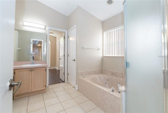 Building Photo - 12860 Waterhaven Cir