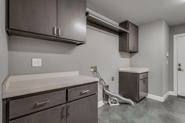 Building Photo - 2125 Heavenly Dr