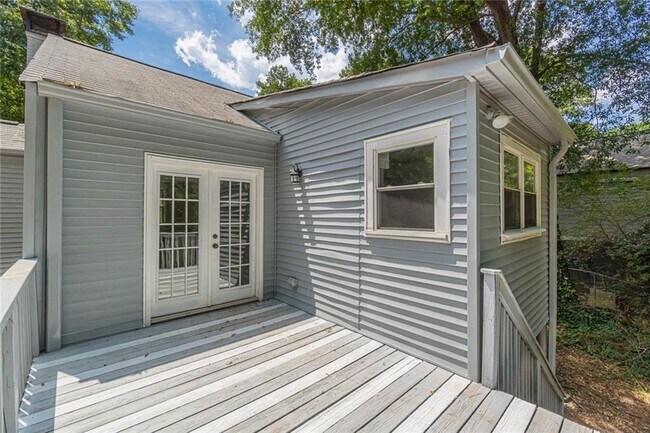 Building Photo - 1226 Thomas Rd