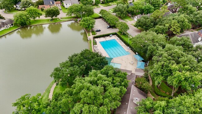 Building Photo - 2711 Colony Dr