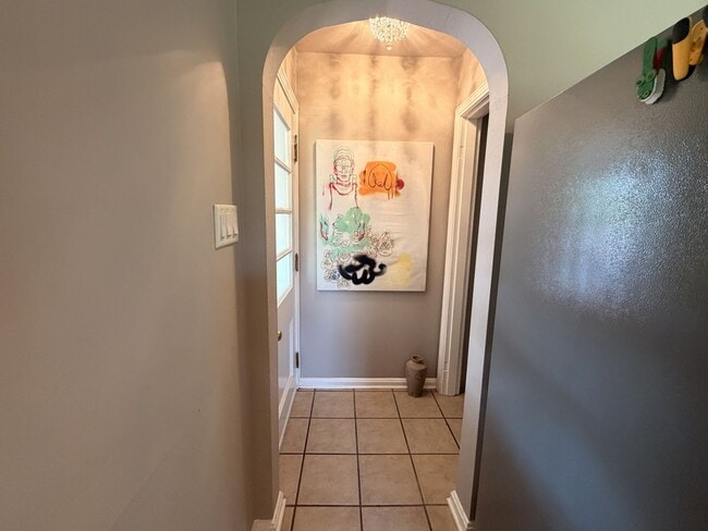 Building Photo - Hilltop Charm in Floyds Knobs – Spacious All-Brick Beauty with Room to Grow!