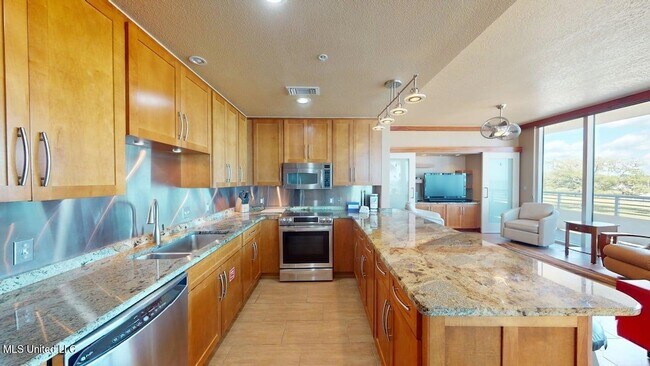 Building Photo - 2060 Beach Blvd