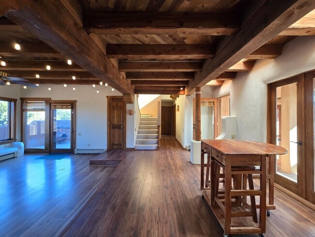 Building Photo - 2835 Don Quixote