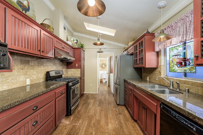 Building Photo - "Charming 4-Bedroom Classic Cottage & Cozy Fireplace in heart of Balboa