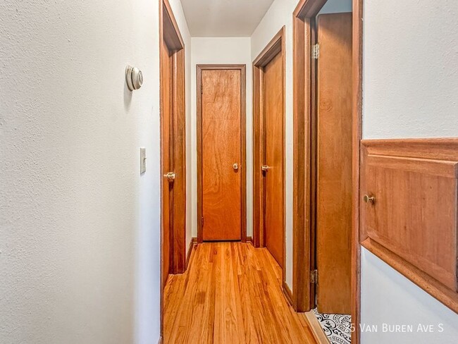 Building Photo - 3br 2ba 2cg ~ Security Deposit Free Altern...