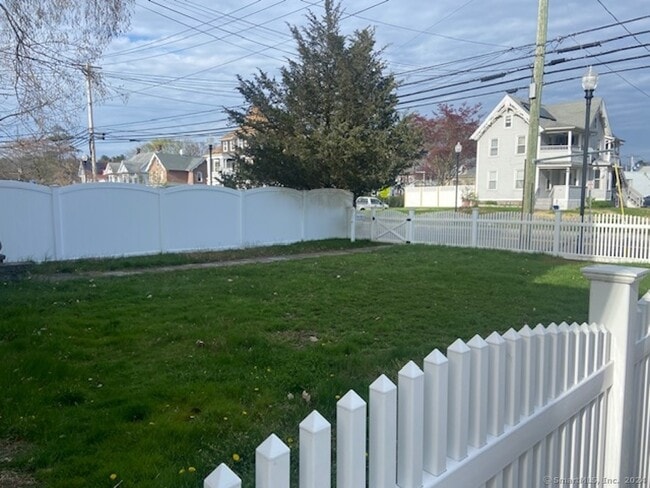 Building Photo - 279 Wakelee Ave