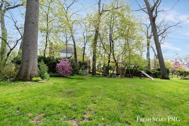 Building Photo - 28 Woodmer Ln