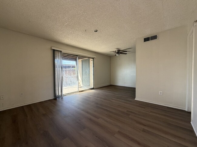Building Photo - 5910 W Golden Ln