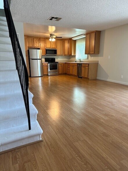  - Versailles Apartments