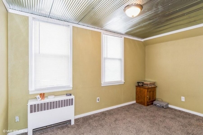 Building Photo - 213 S Hubbard St