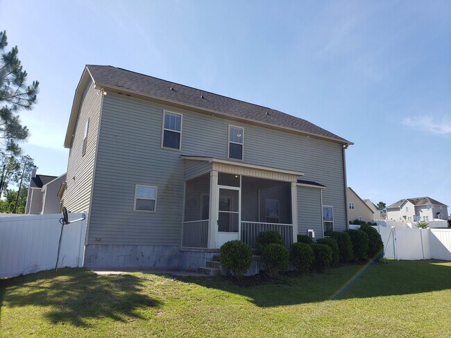 Building Photo - Fenced Back Yard, Screened Back Patio, Lexington Plantation!