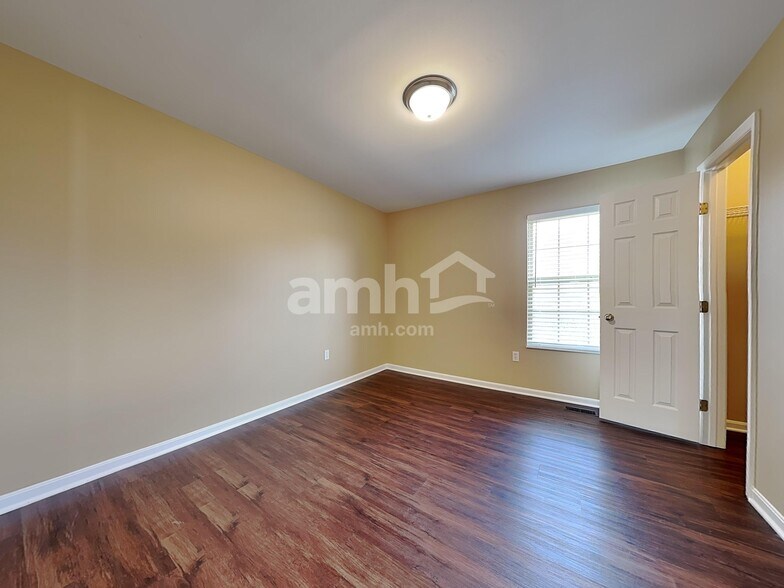 Building Photo - 823 Wingate Dr