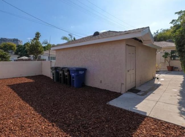 Building Photo - COMPLETELY REMODELED 2 BEDROOM 2 BATH HOUSE