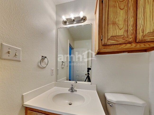 Building Photo - 1008 Kenbob Cir