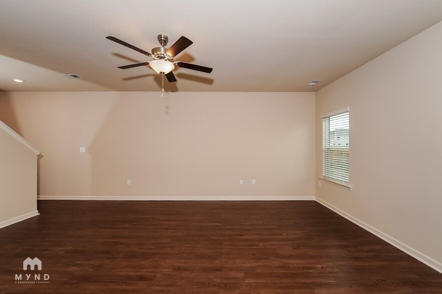 Building Photo - 525 Clover Cir