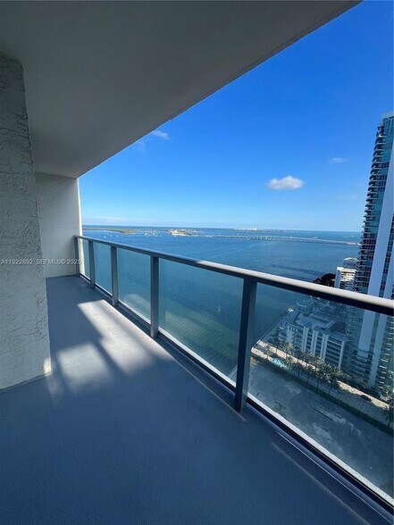 Building Photo - 1155 Brickell Bay Dr