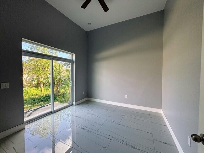 Building Photo - 14715 82nd Ln N