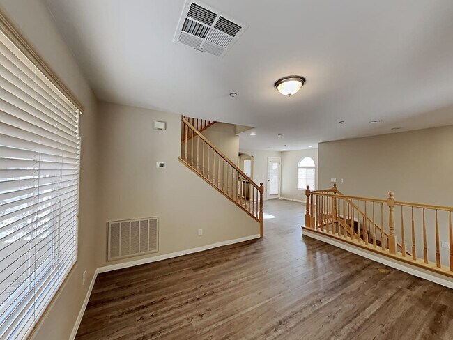 Building Photo - 8920 Paula Jean Ave