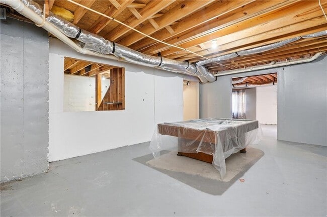 Building Photo - 310 Stoneleigh Dr SW