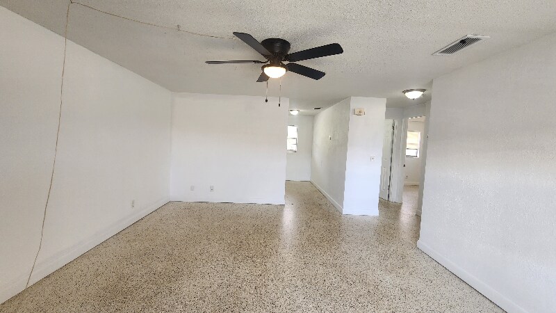 Building Photo - 1750 S Palmetto Ave