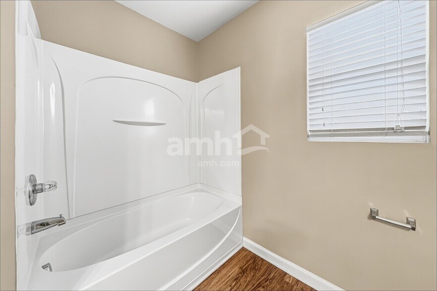 Building Photo - 148 Bellfare Dr