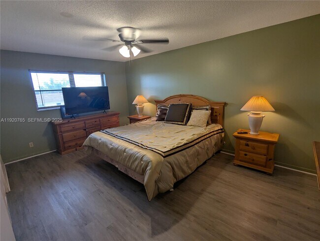 Building Photo - 4047 NW 16th St