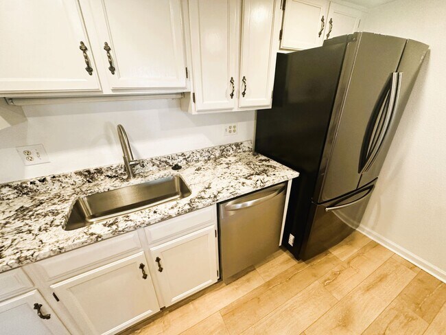 Building Photo - Completely Remodeled 4 Bed Home With Finis...