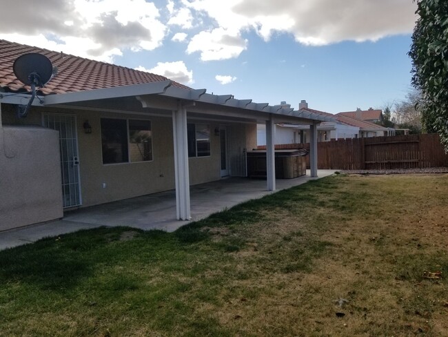 Building Photo - Beautiful Ridgecrest Home, 3 Bedroom + Bon...