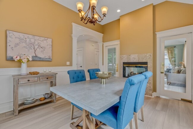 Building Photo - Stunning, spacious 4-bdrm/4-bath in Tigard. Fireplace, massive decks, next to nature