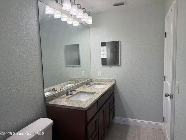 Building Photo - 189 Ocean Breeze Cir