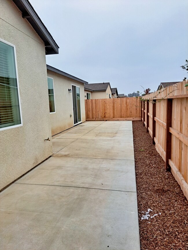 Building Photo - 3 Bedroom Home Near Armstrong & Olive!