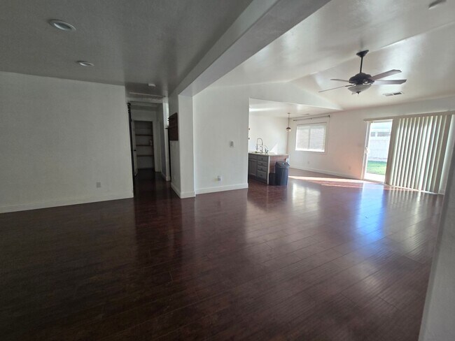 Building Photo - 3 BR 2 BA Available Now