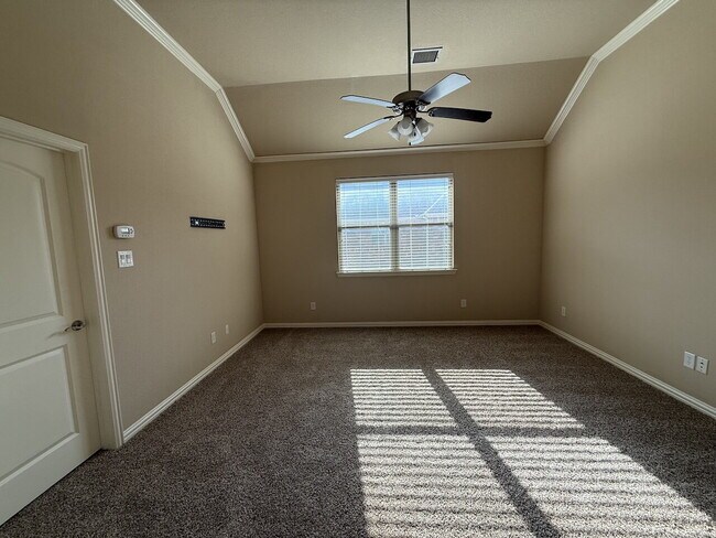 Building Photo - Come see this Townhome in such a great area.