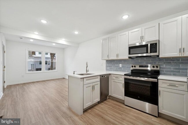 Building Photo - 2553 S Dewey St