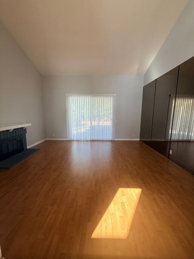 Building Photo - Anaheim home-Great Curb Appeal