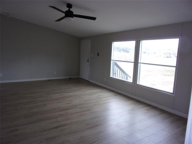 Building Photo - 360 Rangeland Rd