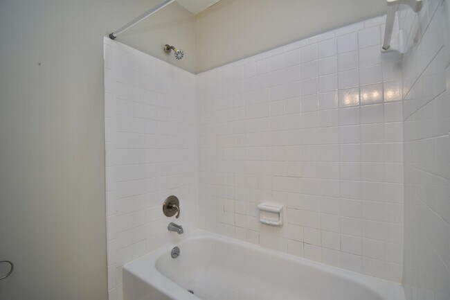 Building Photo - 9571 Beech Dr