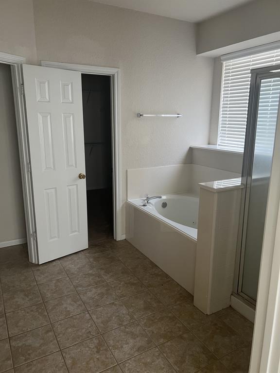 Building Photo - 13433 Hidden Valley Dr