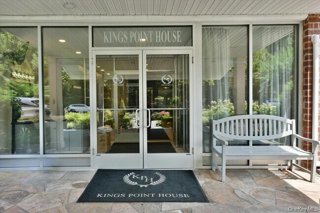 Building Photo - 320 E Shore Rd