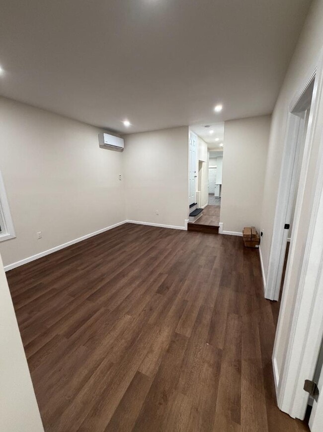 Building Photo - 6-36 Beach 22nd St