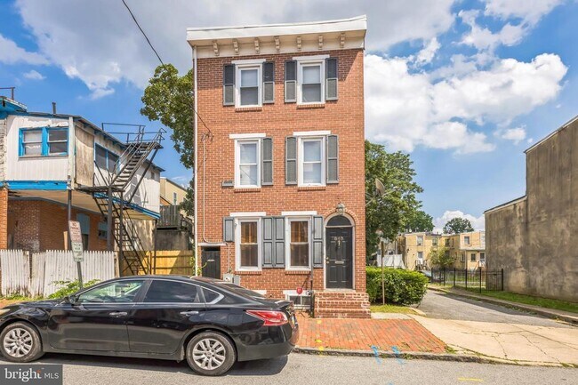 Building Photo - 848 N Madison St