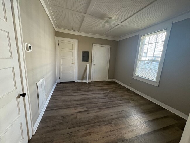 Building Photo - 1020 Adams St