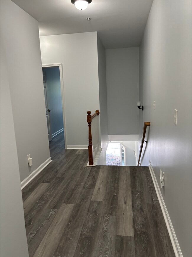 Building Photo - 121 Riverwatch Ct